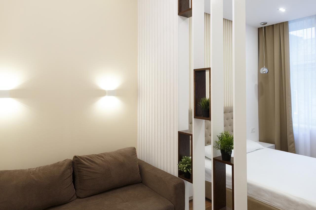 Charming Apartment In The City Center Lviv Exterior foto